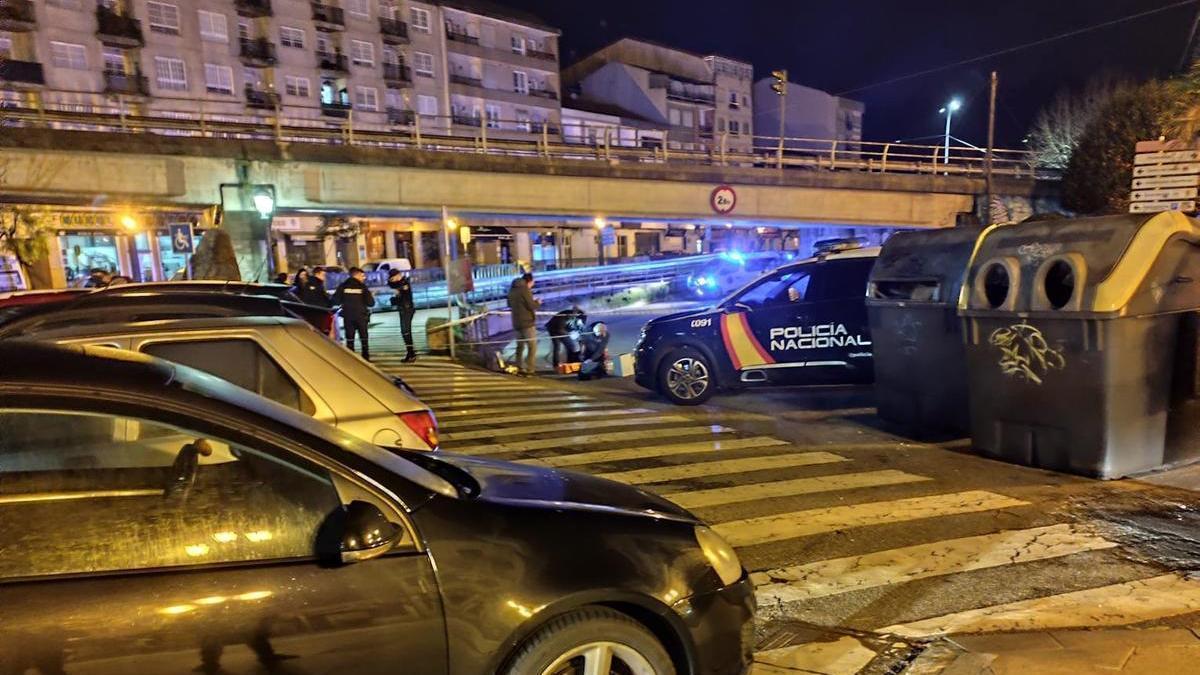 Agentes de la Policía Nacional en el lugar del crimen.