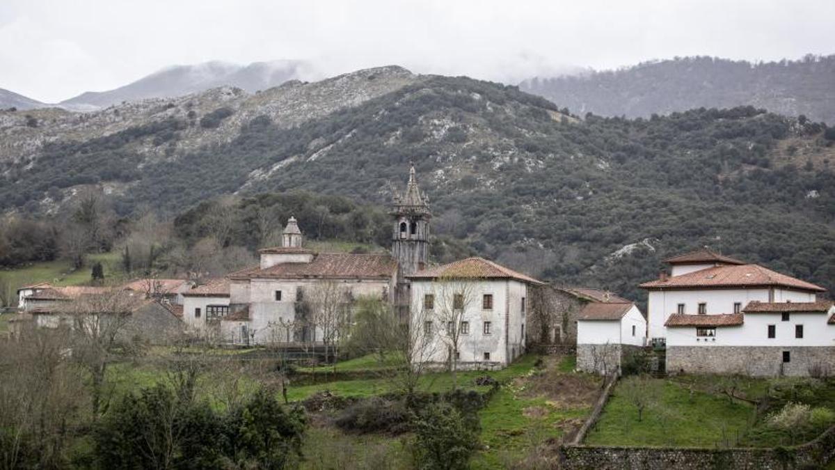 Una vista de Alles, la capital del concejo de Peñamellera Alta.