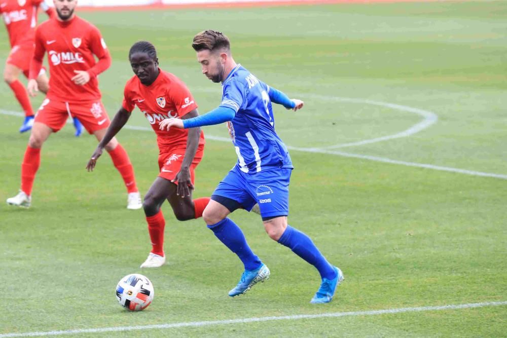 El Lorca Deportiva mejora su imagen pero cae goleado