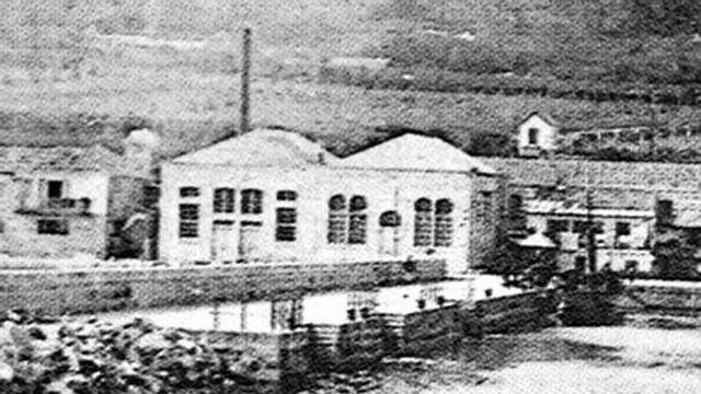 Casa das Luces de Cangas co porto en construcción.  // Arquivo X.D.