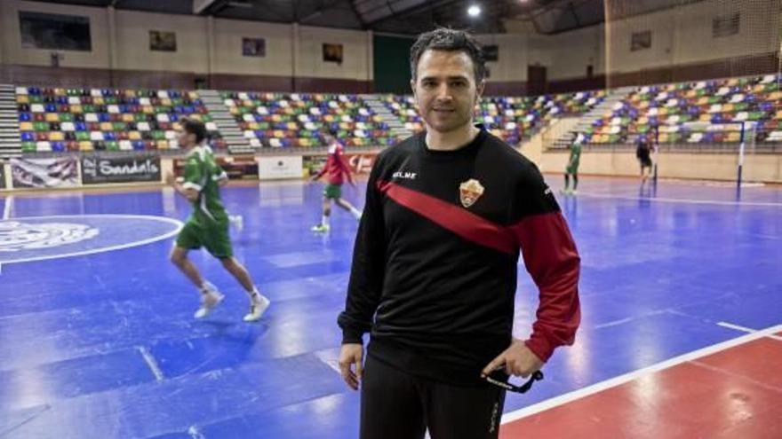 Ricardo Íñiguez, en el pabellón Esperanza Lag antes del entrenamiento.