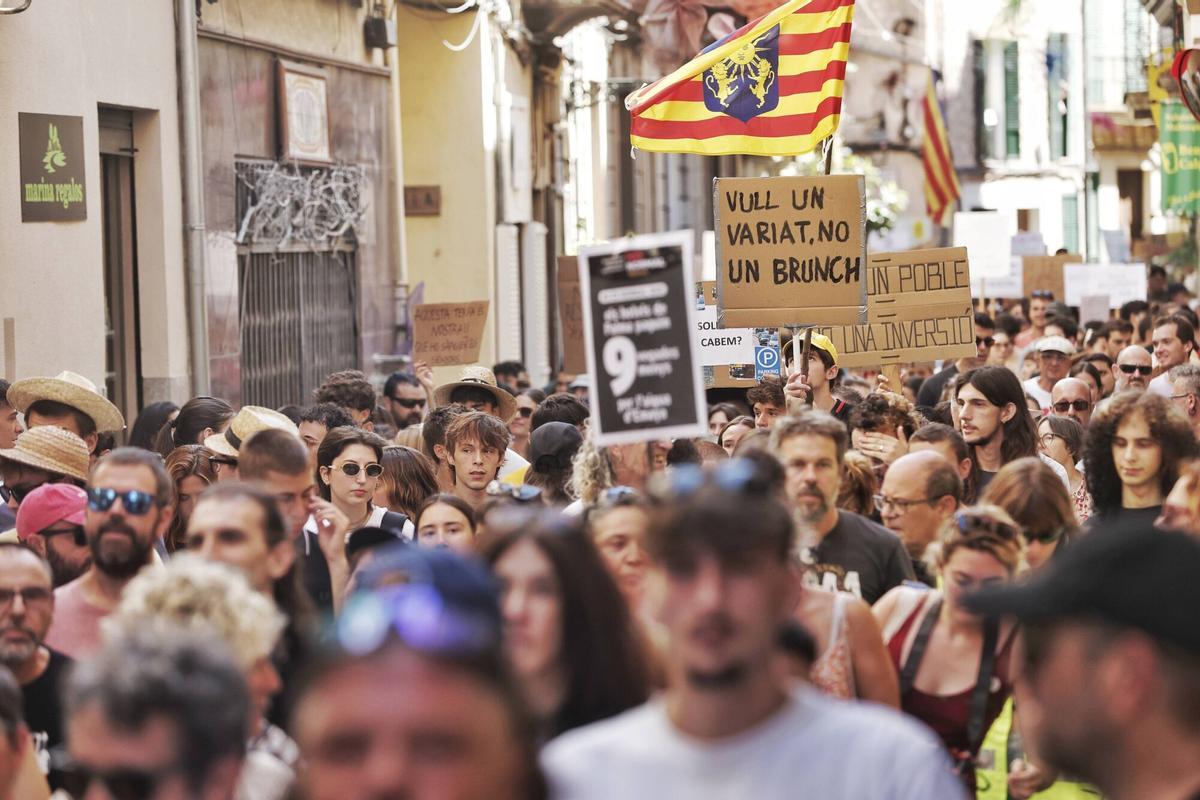 Sóller se moviliza contra la masificación turística