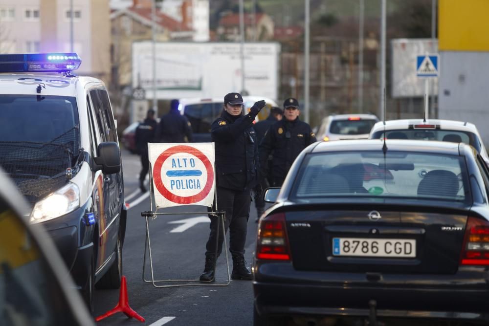 Control de la Policía Nacional en Avilés