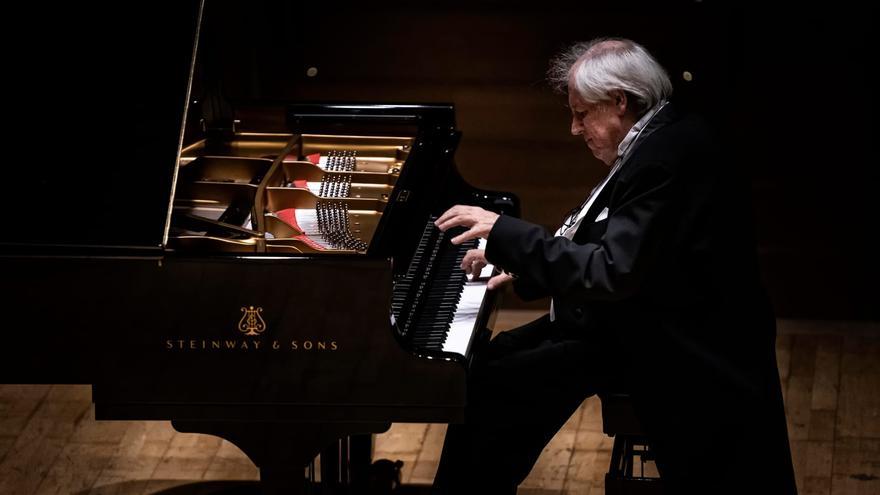 El pianista Grigori Sokolov recibe la Medalla del Palau de la Música de València