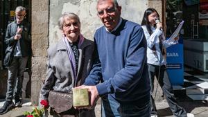 Acto de colocación del adoquín en homenaje a Joaquín Pastor, víctima del nazismo