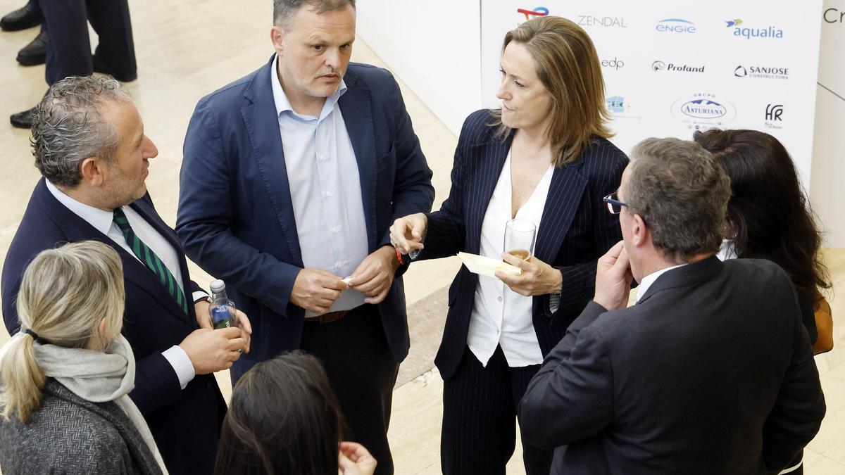 Desde la izq., el presidente de Civis Global, Víctor del Canto ; el director territorial Noroeste de ATV Valor, Diego Esquer; la vicepresidenta de la Deputación de Pontevedra, LuisaSánchez; y el presidente de Aproin, Javier Garrido.