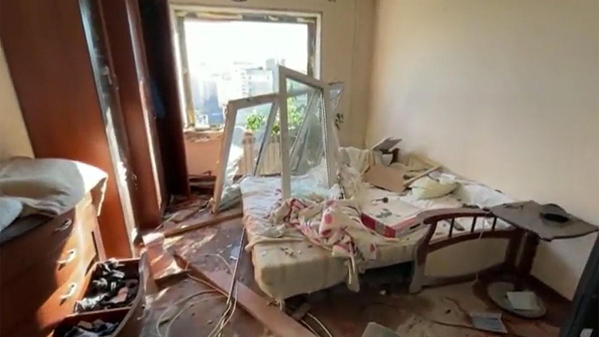 Una imagen de los daños causados en un edificio de viviendas.