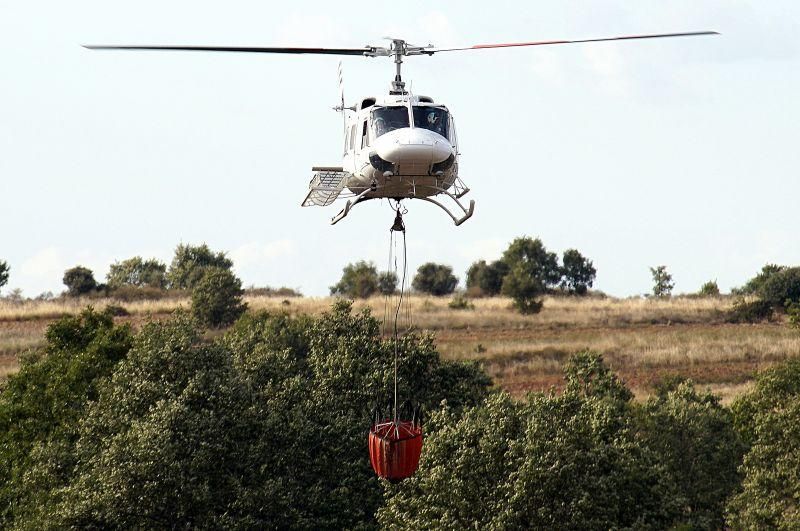 Imágenes del incendio forestal de Grisuela.