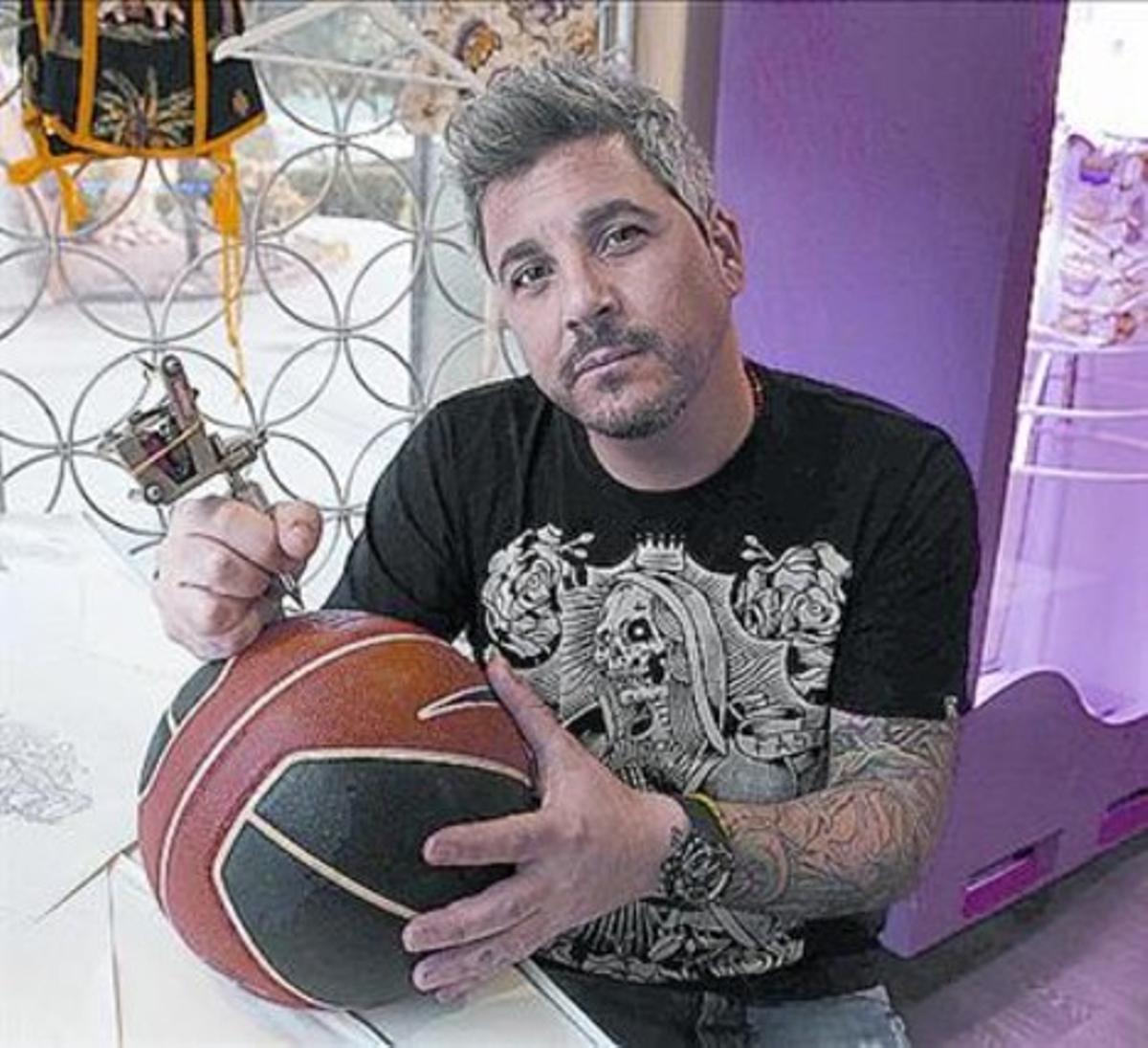 «Kun Agüero creia que els tatuatges es feien a boli»_MEDIA_1 «Kun Agüero creia que els tatuatges es feien a boli»_MEDIA_1