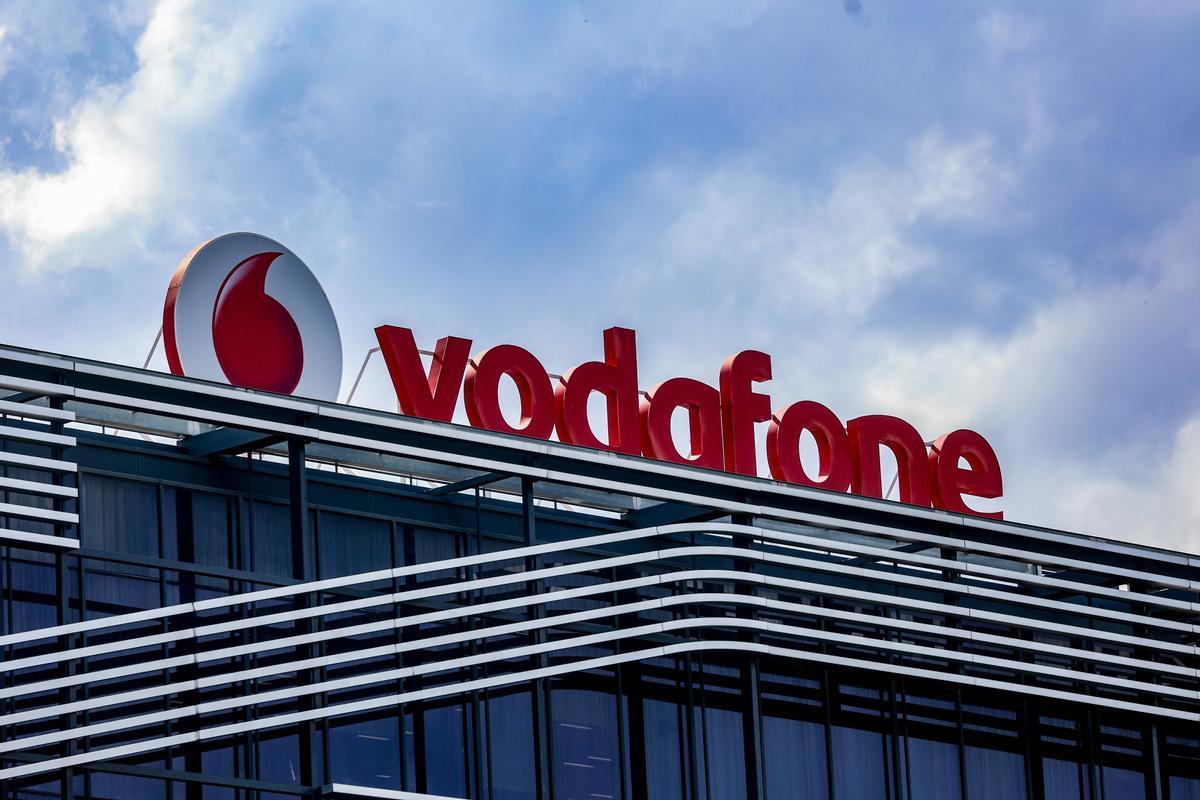 Fachada de la sede de Vodafone en Madrid, en Madrid (España)
