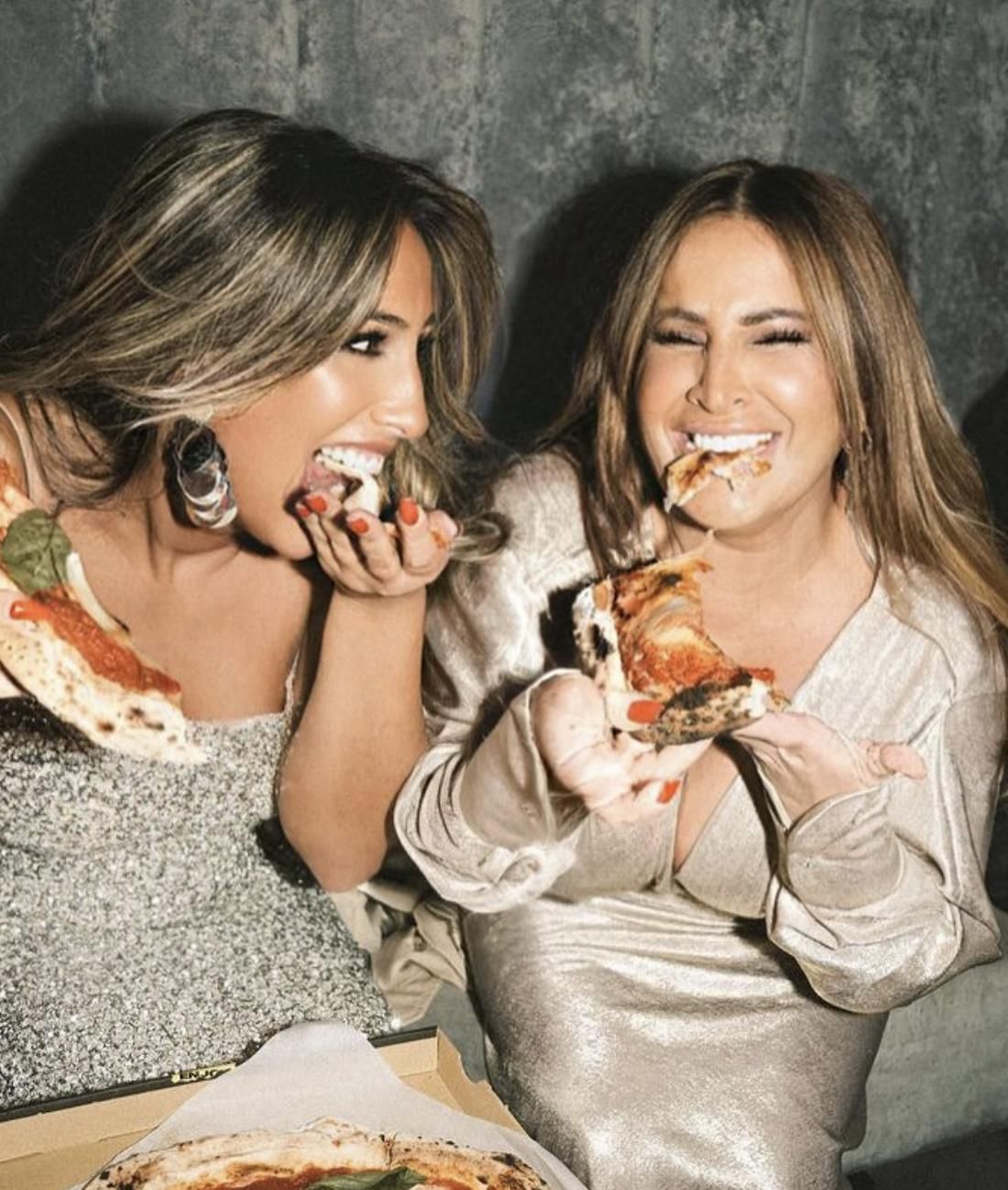 Raquel Salazar (dcha.) junto a su hija Noemí