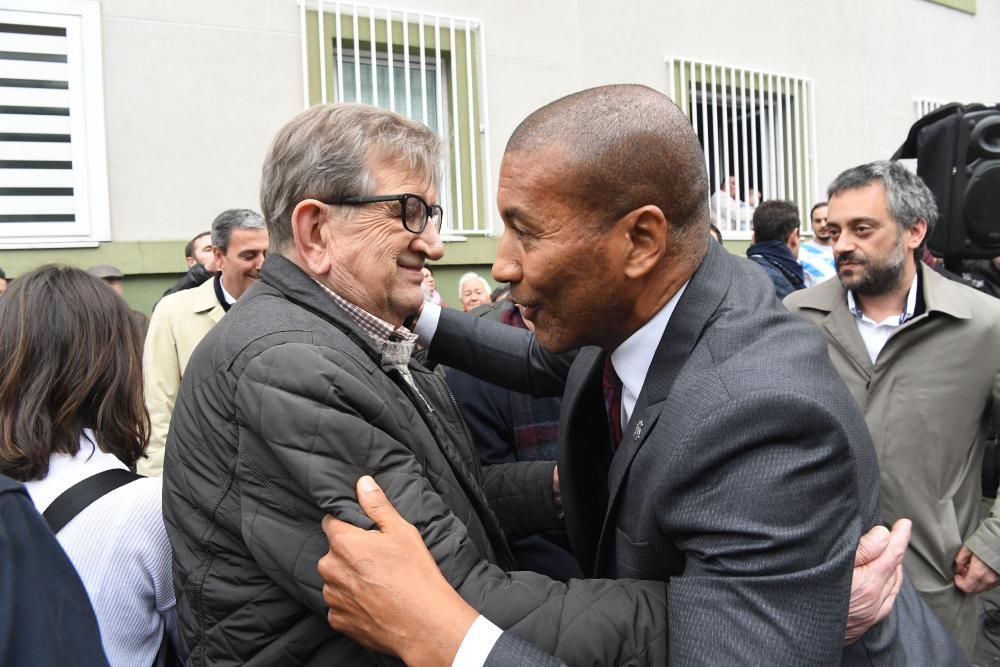 Mauro Silva disputó 459 partidos con la camiseta blanquiazul y es el segundo futbolista con más partidos en Primera División con el Deportivo, se le otorgó la calle en 2005 con Francisco Vázquez.