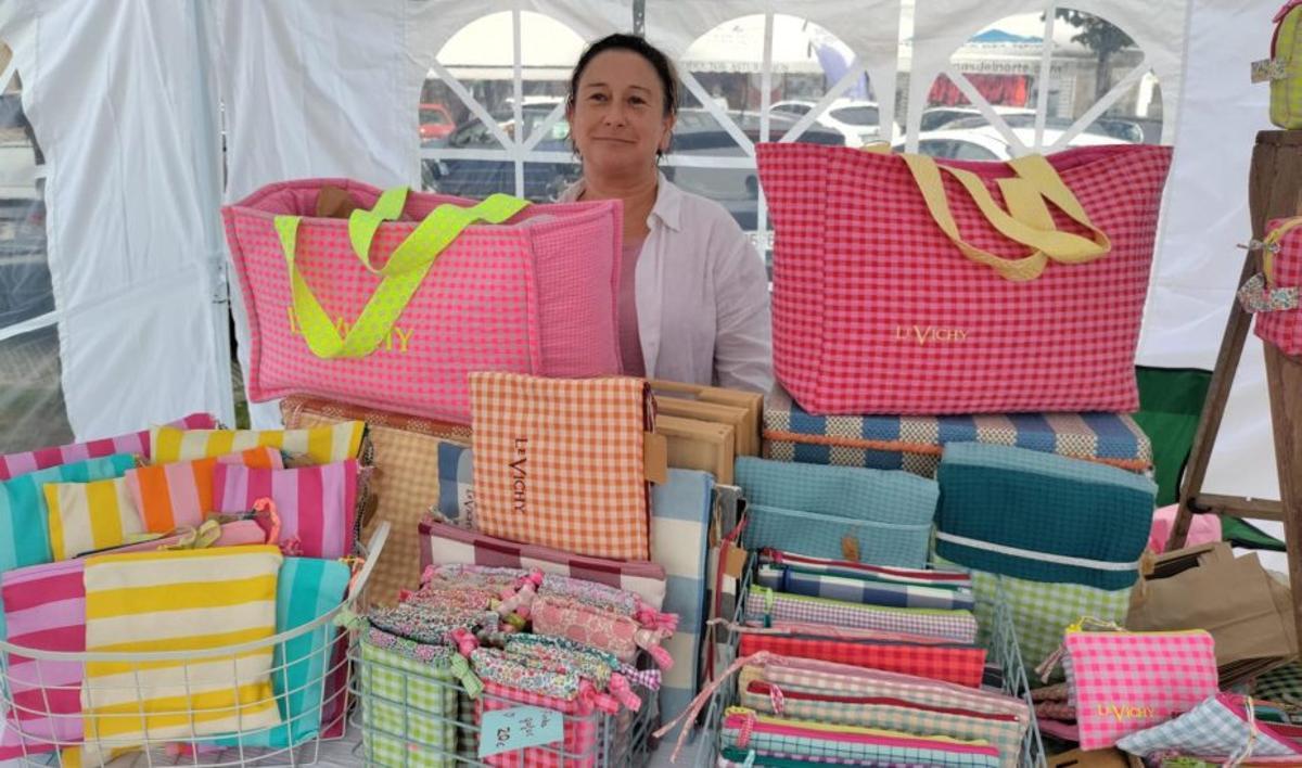 El mercadillo «Pop Up Chic», en el paseo Princesa Letizia, en la villa de Ribadesella