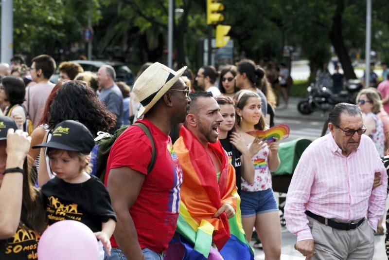 "Orgulloxos y libres". Manifestación del Orgullo en Zaragoza