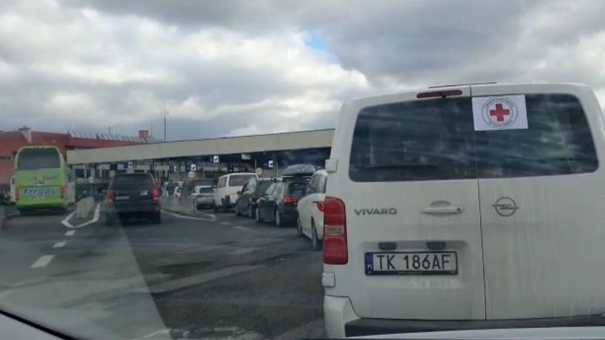 Viaje de Jesús del Río a Ucrania con colas de coches en la frontera