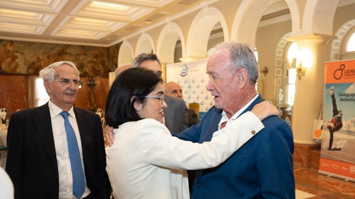 El Foro Canarias comparte un almuerzo-coloquio con Carolina Darias en el Santa Catalina