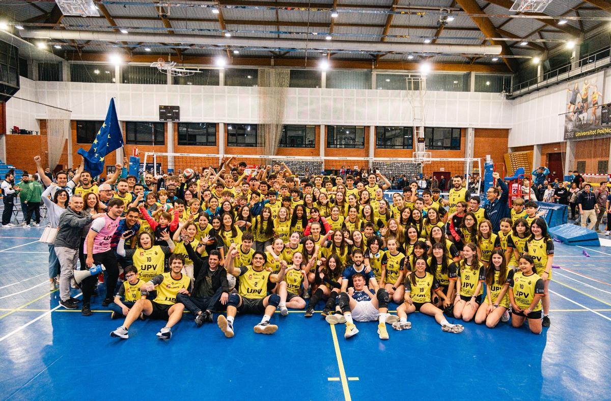 El primer equipo celebró con la cantera su gran temporada.