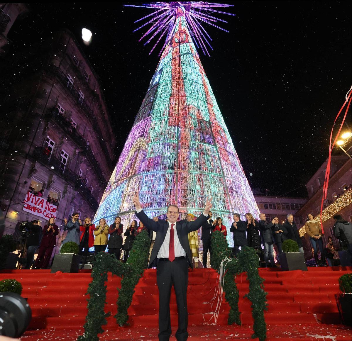 Vigo enciende la Navidad más grande de su historia ante miles de personas