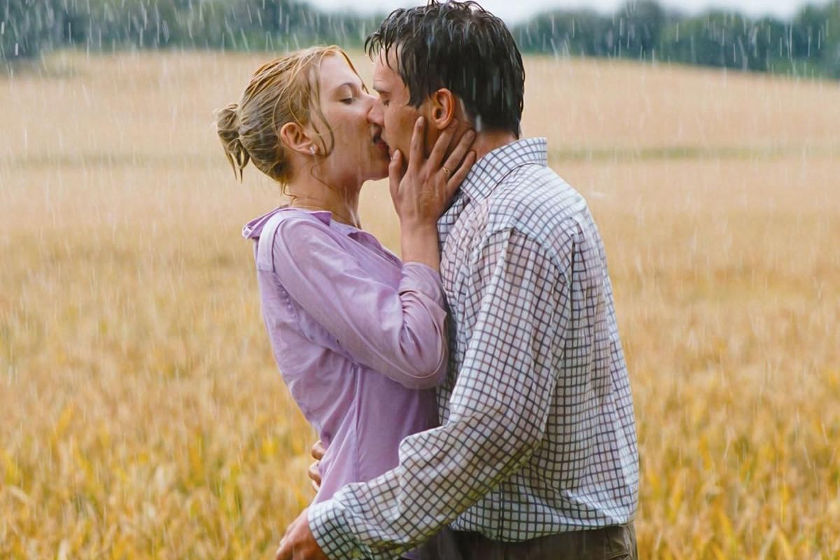 Beso Scarlett Johansson y Jonathan Rhys Meyers en Match Point