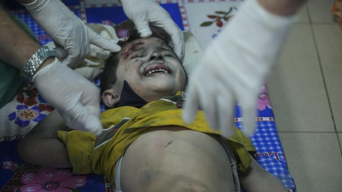 Un bombardeo israelí en un hospital de Gaza causa cientos de muertos.