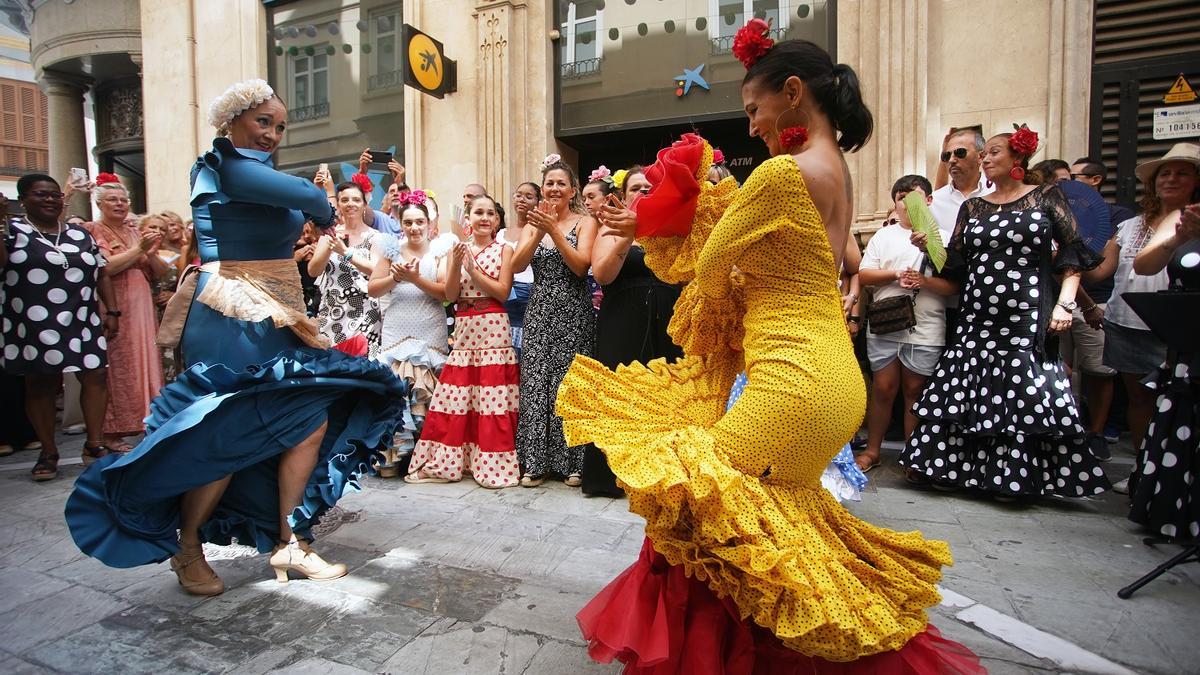 Miles de personas disfrutan estos días de la Feria de Málaga.