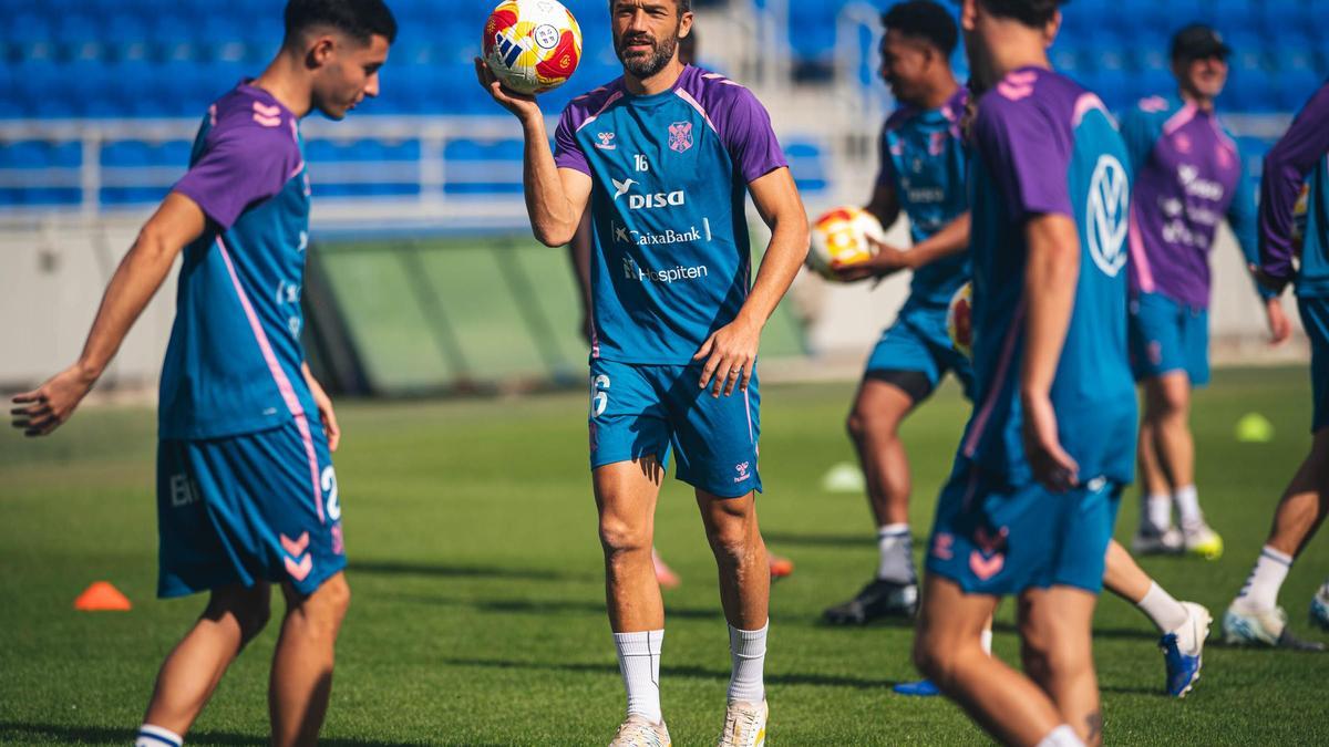 Aitor Sanz, en un entrenamiento en el estadio Heliodoro Rodríguez López.