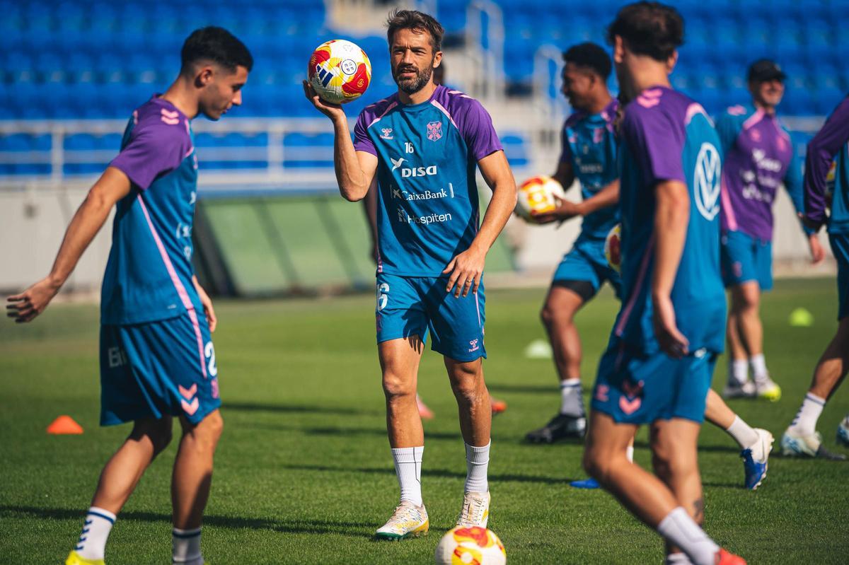 Aitor Sanz, en un entrenamiento en el estadio Heliodoro Rodríguez López.