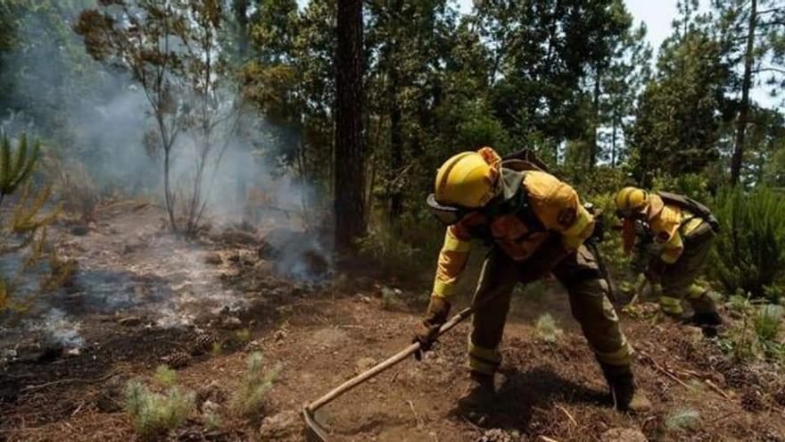 Controlada una nueva reactivación del incendio en La Orotava