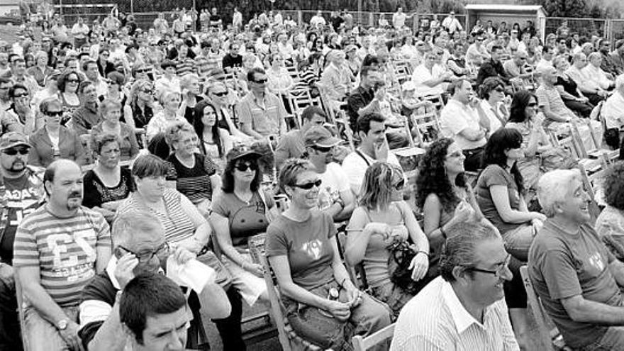 Los asistentes a la fiesta organizada por Proyecto Hombre con motivo del «Día mundial contra la droga» en las instalaciones de la Quinta San Eutiquio.