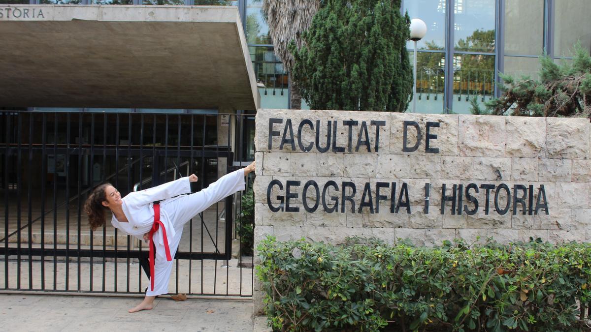 Ana Vázquez, estudiante de grado de Historia en la Universitat de València gracias a una de las 50 becas de grado que concede Fundación La Caixa a estudiantes brillantes.