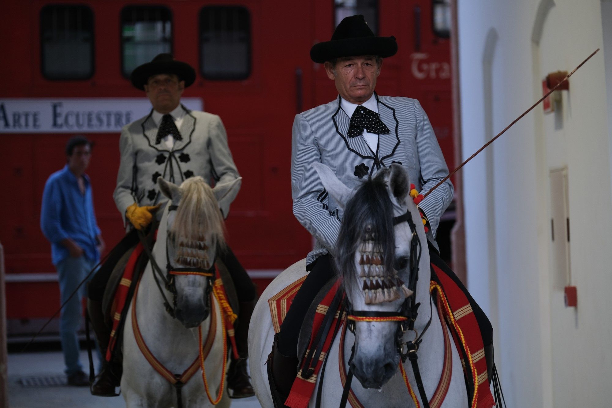 Los caballos andaluces bailan sobre el albero de La Malagueta