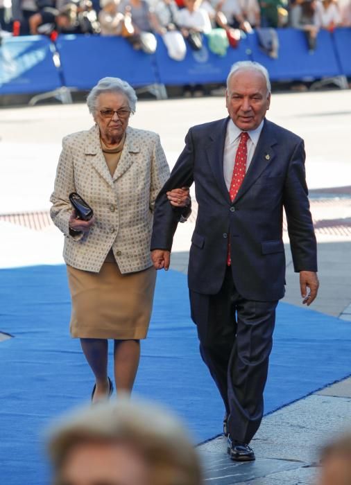 Desfile de los Reyes, personalidades y premiados en la alfombra azul