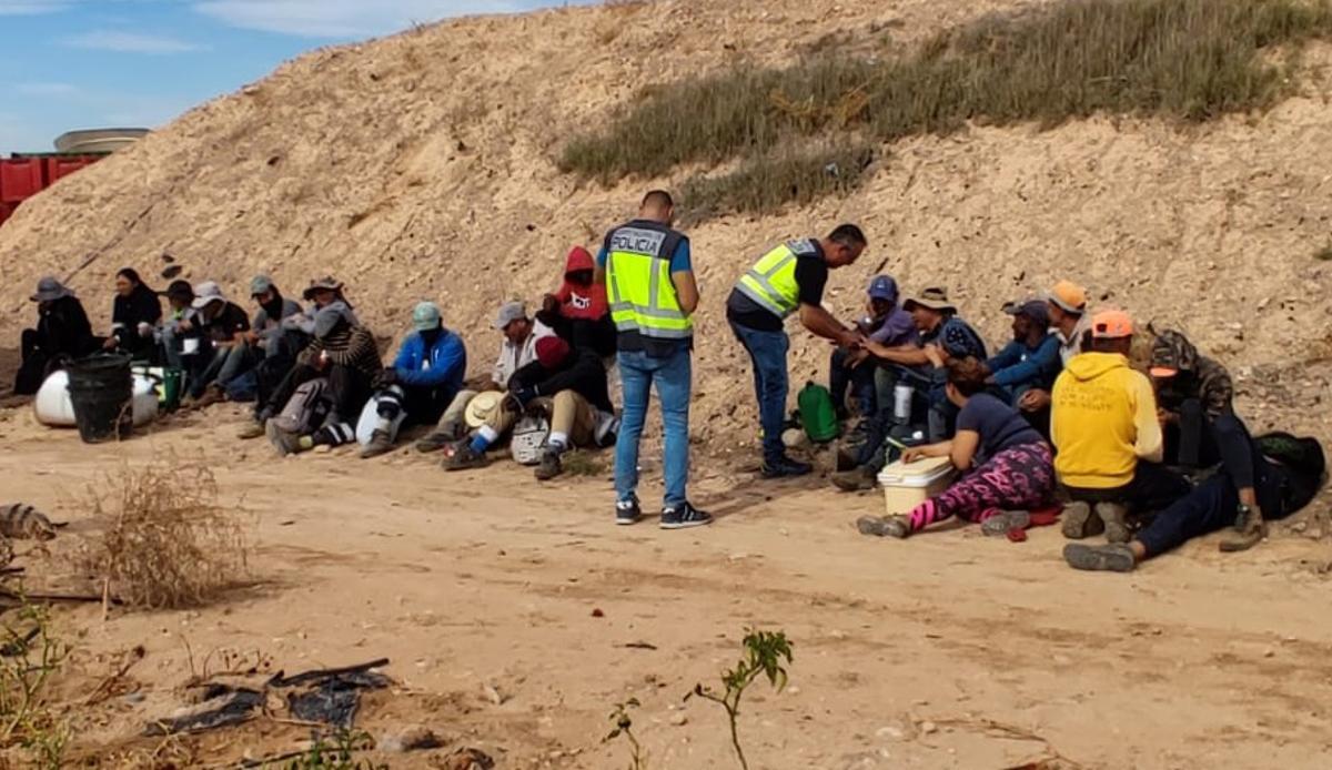 La actuación de la Policía Nacional ha permitido identificar a 247 personas que se desplazaban a trabajar a fincas agrícolas de Lorca