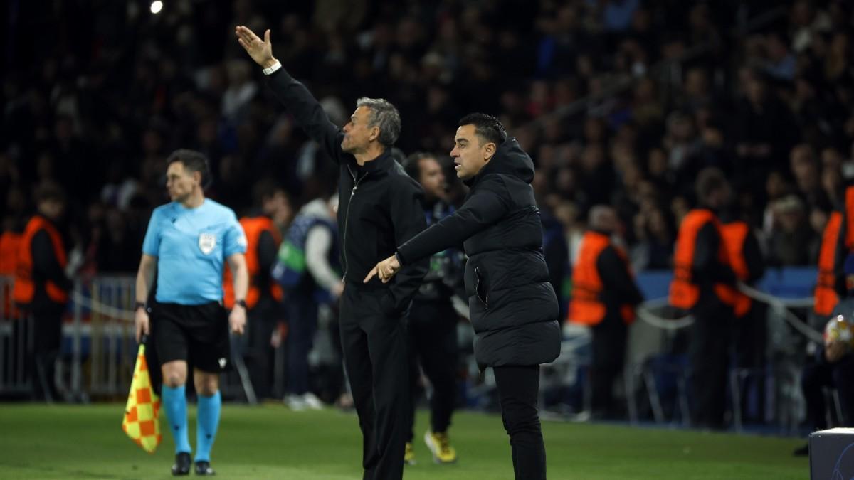 Xavi Hernández y Luis Enrique durante el enfrentamiento en Champions League entre Barça y PSG