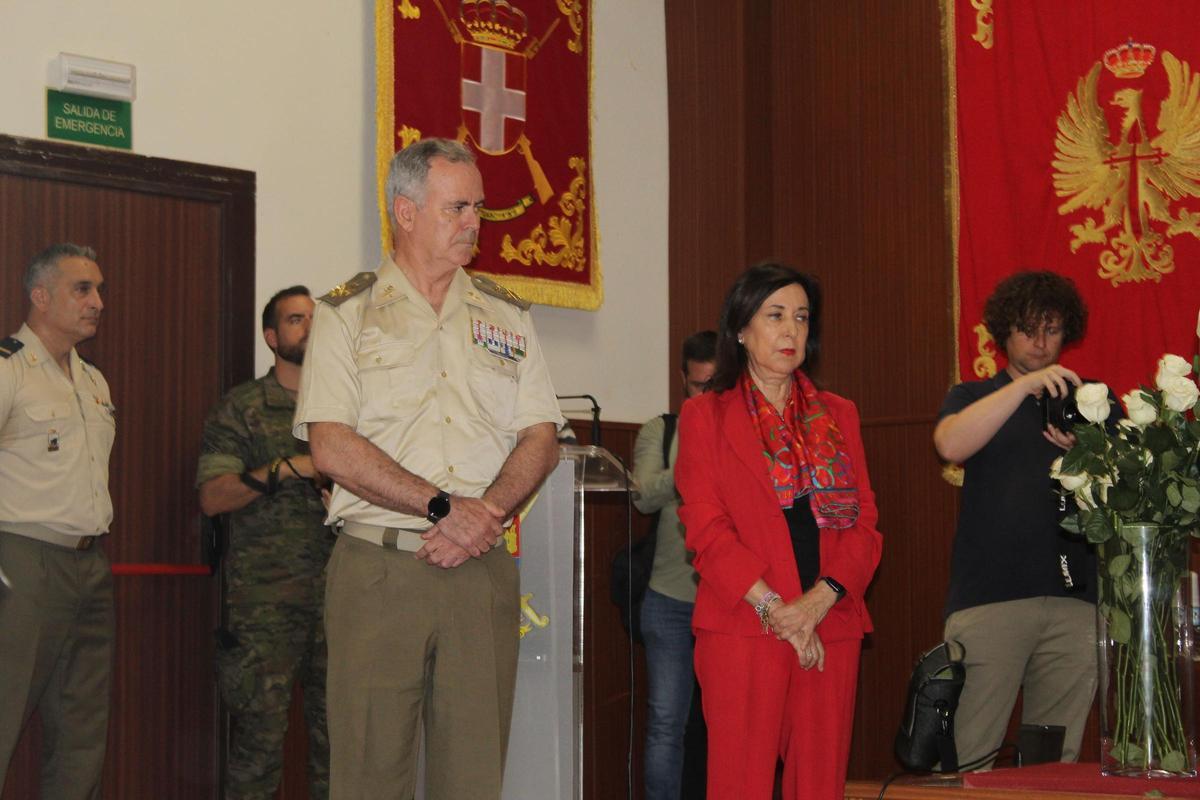 Fotogalería | Margarita Robles entrega la Cruz al Mérito Militar a la madre de la sargento Débora Grau en Badajoz Fotogalería | Margarita Robles entrega la Cruz al Mérito Militar a la madre de la sargento Débora Grau en Badajoz