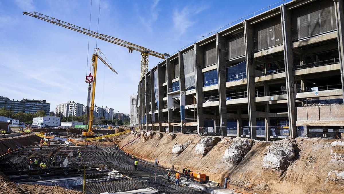 Los máximos responsables del Espai Barça visitan a las obras del Camp Nou