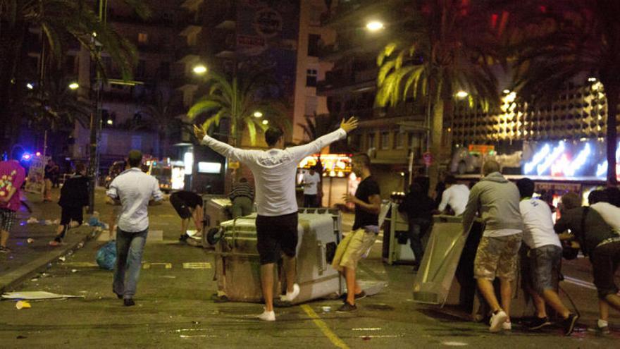 Imatge de la batalla campal que es va viure a Lloret l&#039;11 d&#039;agost de 2011.