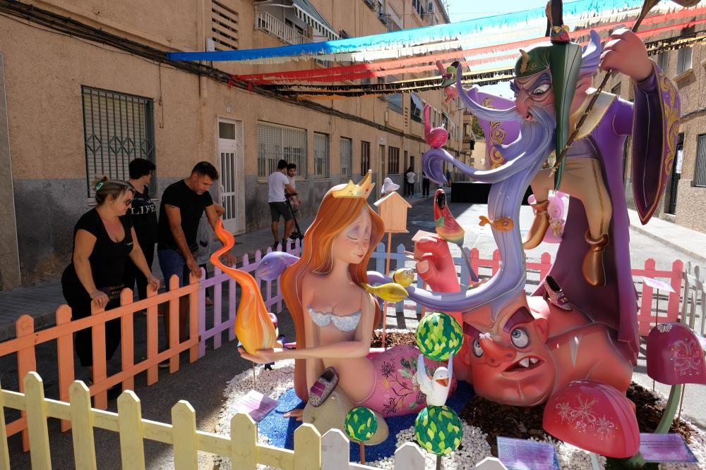 Las elecciones, el tema principal de las Fallas de Elda