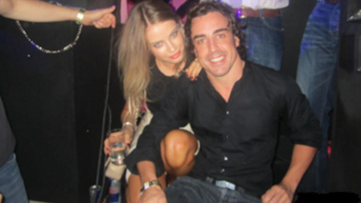 Xenia Tchoumitcheva con Fernando Alonso.