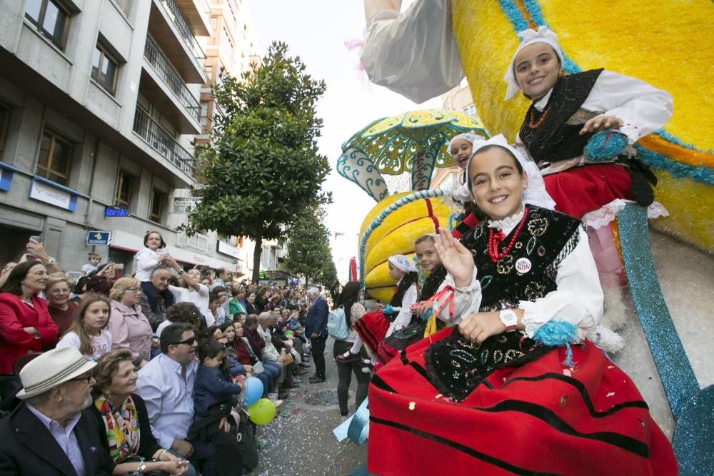 Oviedo celebra el desfile del Día de América en Asturias