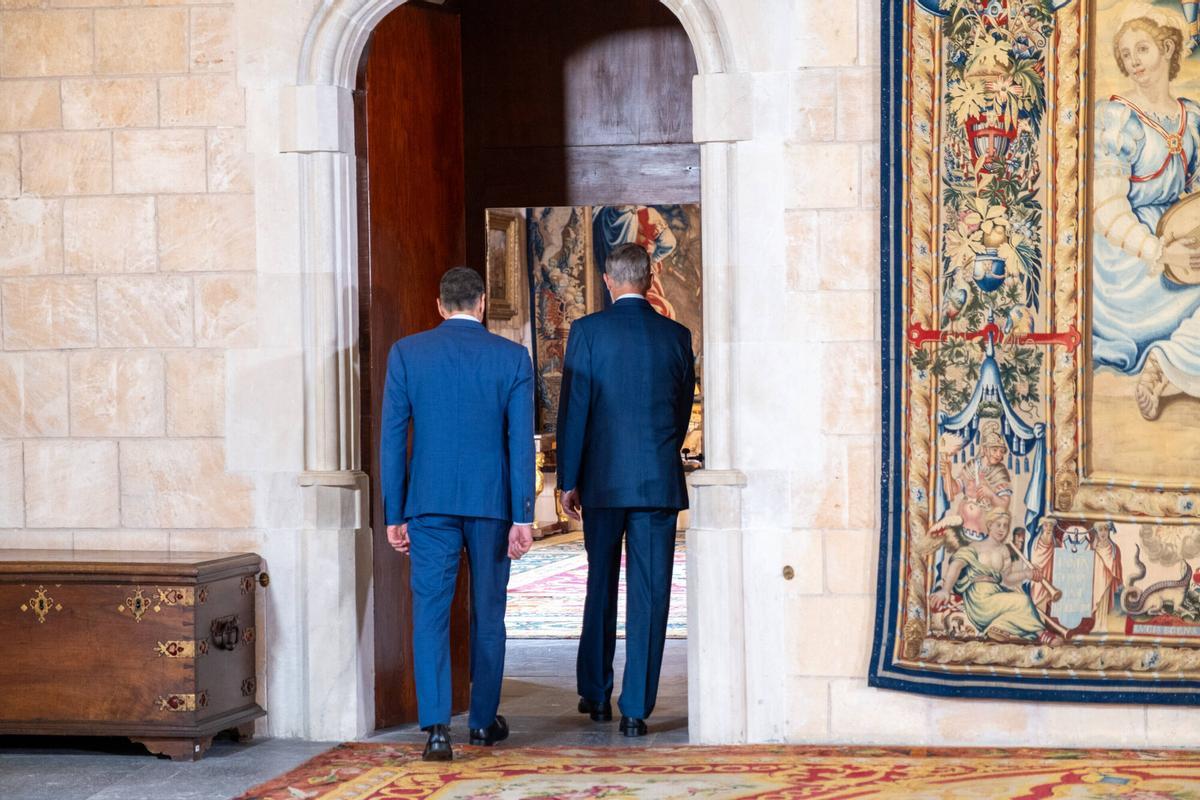 PALMA. Despacho en la Almudaina con el rey y el presidente del gobierno.