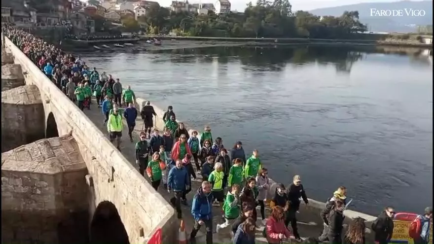 Más de 800 personas en la marcha contra la ELA entre Arcade y Pontevedra