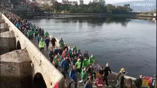 Más de 800 personas en la marcha contra la ELA entre Arcade y Pontevedra