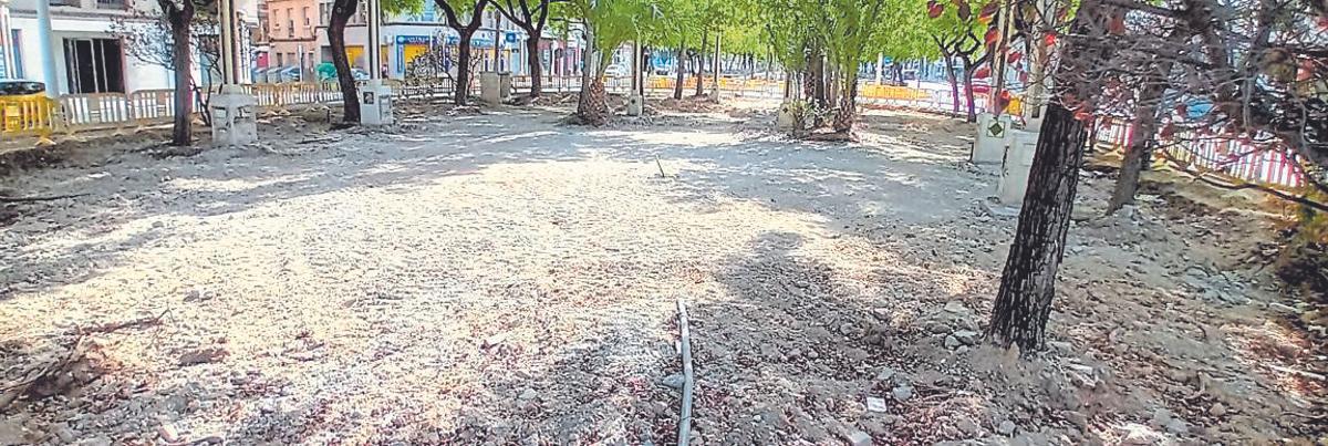Destruir violentament la ciutat ens fa perdre’n la memòria: arrasament d’un tram de la Avinguda de la Llibertat construïda en temps de l’alcalde Ramon Pastor.