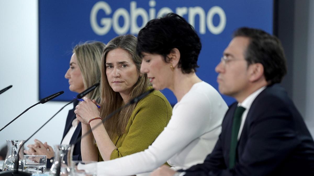 Elma Saiz, Sara Aagesen, Milagros Tolón y José Manuel Albares, durante la rueda de prensa posterior al Consejo de Ministros.