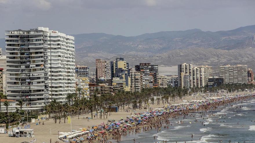 Vacaciones más caras este año: el precio de los apartamentos en la playa sube un 8 % en Alicante