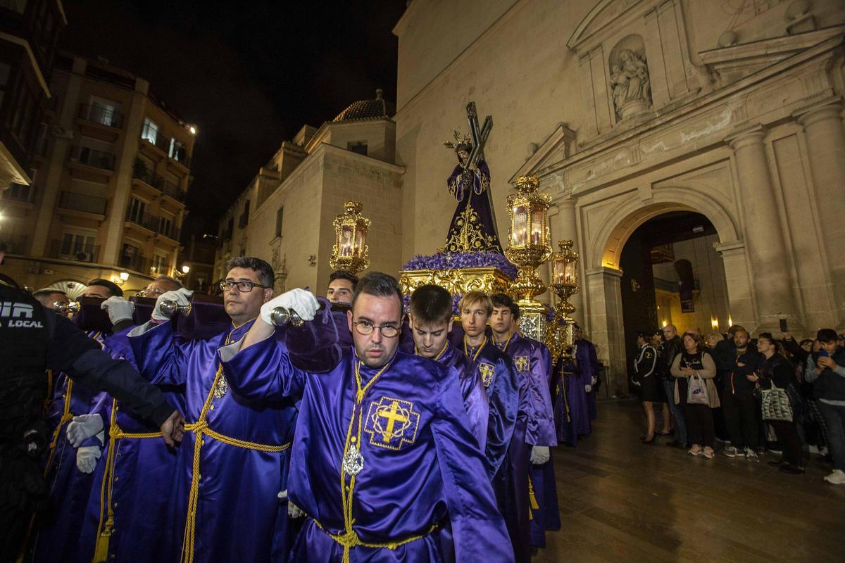 Pasión en la procesión de Nuestro Padre Jesús en la Concatedral de San Nicolás de Alicante