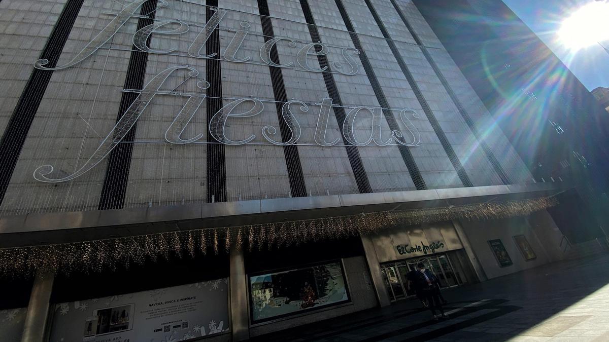 Archivo - La fachada del centro comercial de El Corte Inglés de la calle Preciados, en Madrid (España)