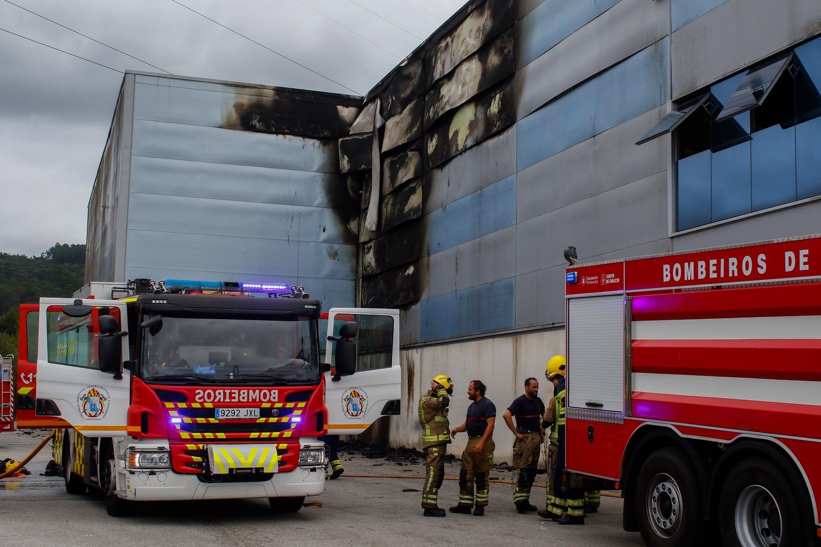 Un incendio afecta a una de las naves del antiguo Grupo Lito en Caldas