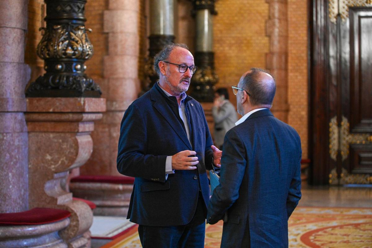 El diputat Pepe Vidal abans d'una sessió plenària al Parlament2